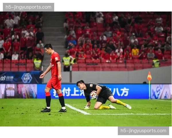 特写:奥斯卡任意球直挂死角,助海港客场取得领先 特写:奥斯卡任意球直挂死角,助海港客场取得领先