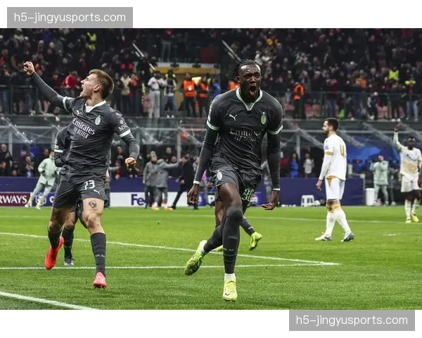 AC米兰赛前训练：莱奥参加全队合练，周末德比战有望首发