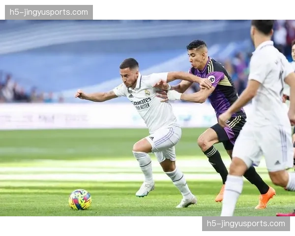 西甲裁判委员会发布新指引，明确对进攻性推人以获得传中空间的判罚标准。