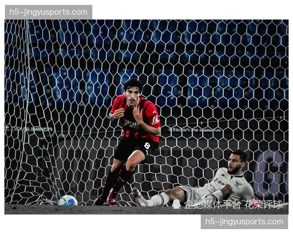 AC米兰训练基地开放日,皮奥利重点演练针对密集防守的破局战术 AC米兰训练基地开放日,皮奥利重点演练针对密集防守的破局战术